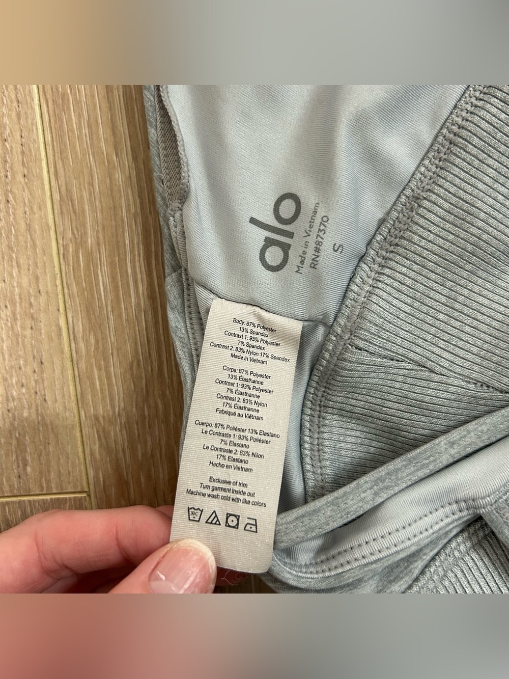 Alo Yoga Alosoft Lavish Bra Light Grey Size Small - Picture 8 of 8